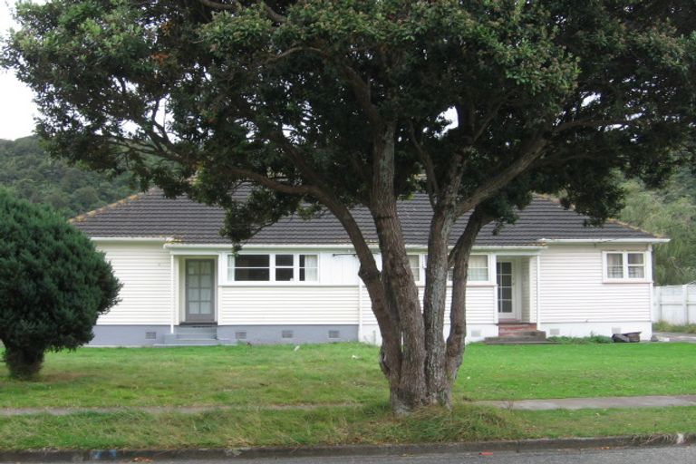 Photo of property in 27 Lockwood Crescent, Taita, Lower Hutt, 5011