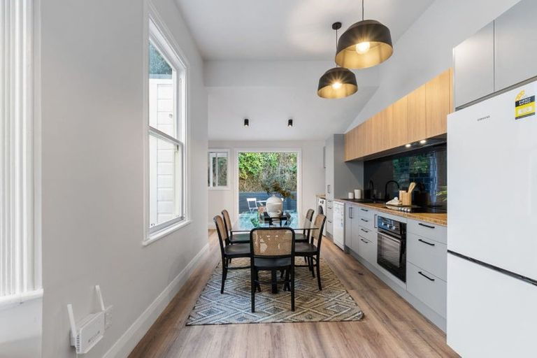 Photo of property in 23 Elizabeth Street, Mount Victoria, Wellington, 6011