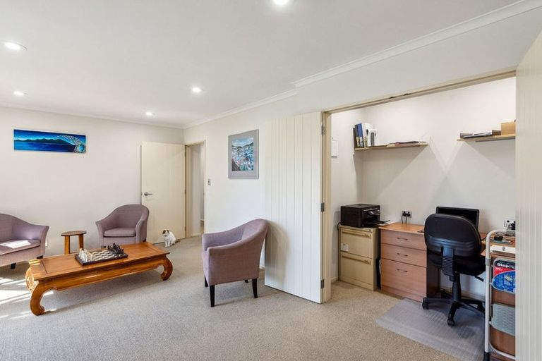 Photo of property in 27 Quadrant Heights, Paraparaumu, 5032