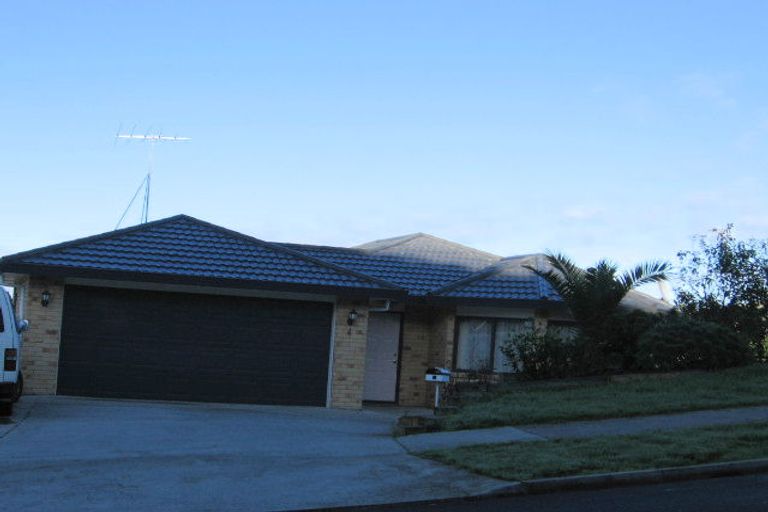 Photo of property in 4 Fairchild Avenue, Goodwood Heights, Auckland, 2105