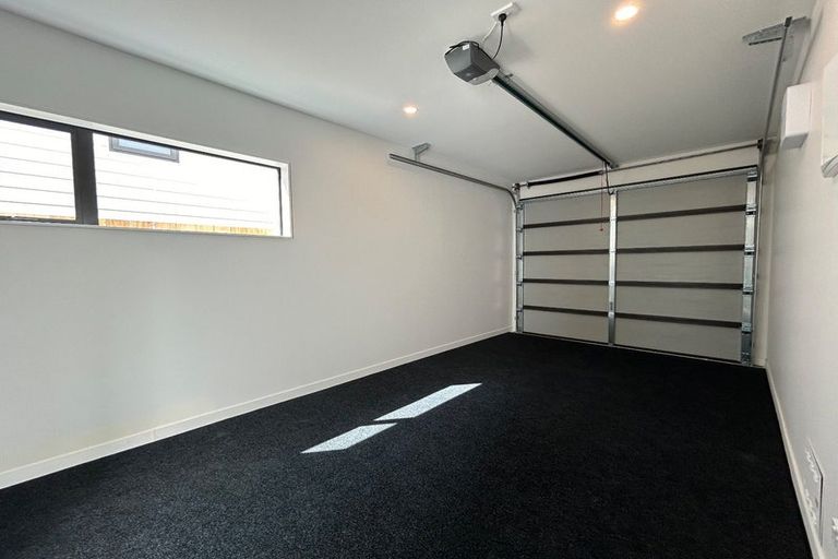 Photo of property in 215a Forrest Hill Road, Forrest Hill, Auckland, 0620