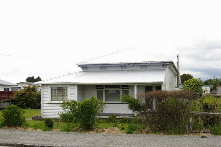 Photo of property in 107 Domett Street, Westport, 7825