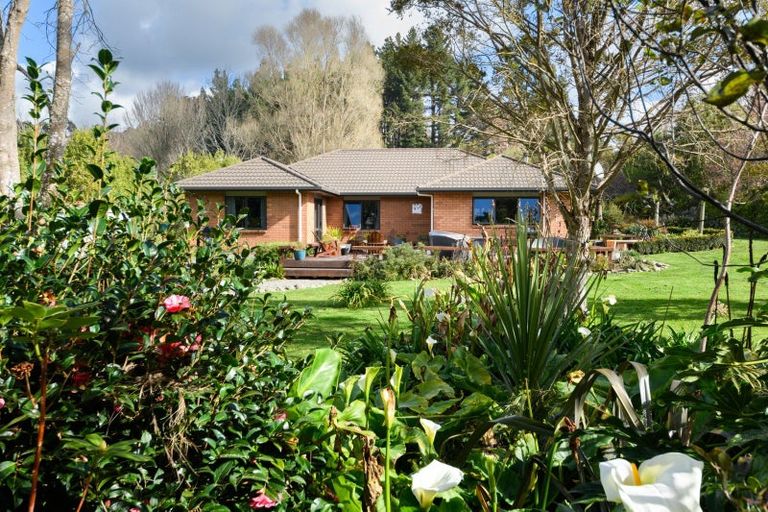 Photo of property in 21 Moonshine Valley Road, Aokautere, Palmerston North, 4471
