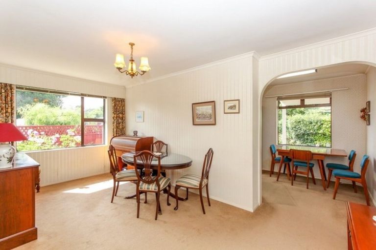 Photo of property in 37 Turakina Street, Merrilands, New Plymouth, 4312