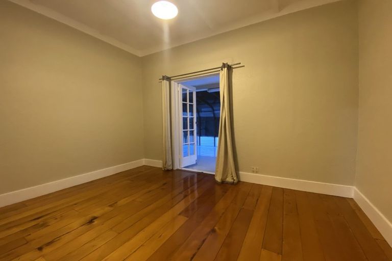 Photo of property in 6 Riro Street, Point Chevalier, Auckland, 1022