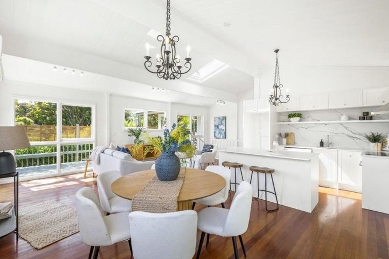 Photo of property in 7 Tranquil Glade, Hillcrest, Auckland, 0627