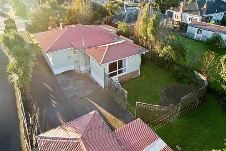 Photo of property in 15 Clevedon Road, Papakura, 2110