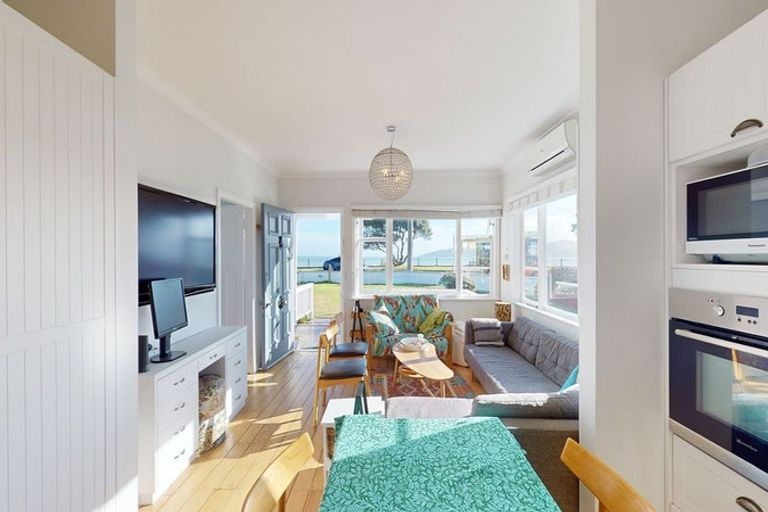 Photo of property in 96 Marine Parade, Paraparaumu Beach, Paraparaumu, 5032