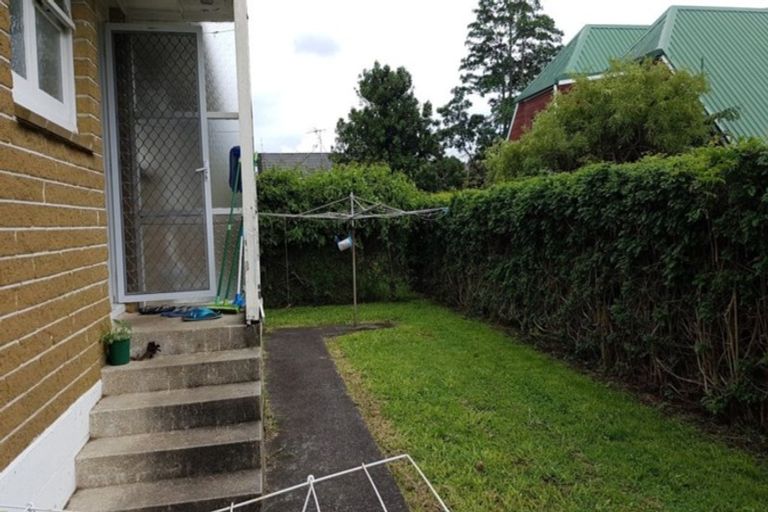Photo of property in 10 Harding Avenue, Te Atatu South, Auckland, 0610