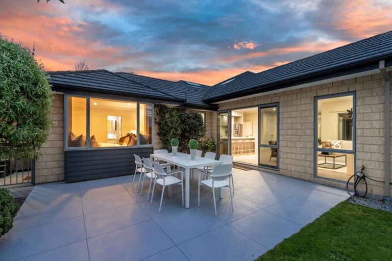 Photo of property in 100 Mcmahon Drive, Aidanfield, Christchurch, 8025