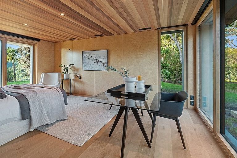 Photo of property in 124a Seaview Road, Piha, New Lynn, 0772