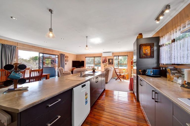 Photo of property in 7 Warren Place, Frankleigh Park, New Plymouth, 4310