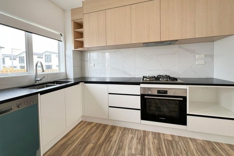 Photo of property in 16 Te Kaapia Road, Papakura, 2110