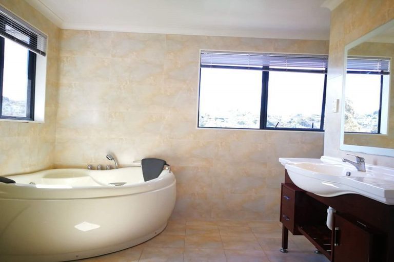 Photo of property in 2/25 Keldale Place, Forrest Hill, Auckland, 0620