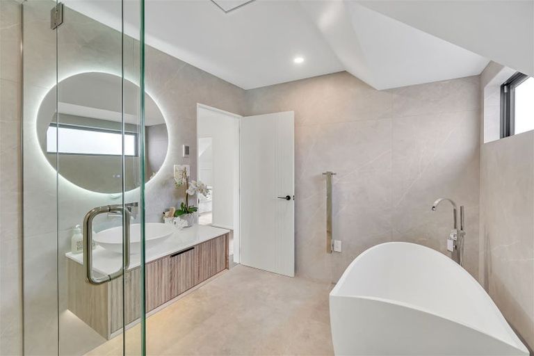 Photo of property in 2/15 Wai-iti Terrace, Burnside, Christchurch, 8053