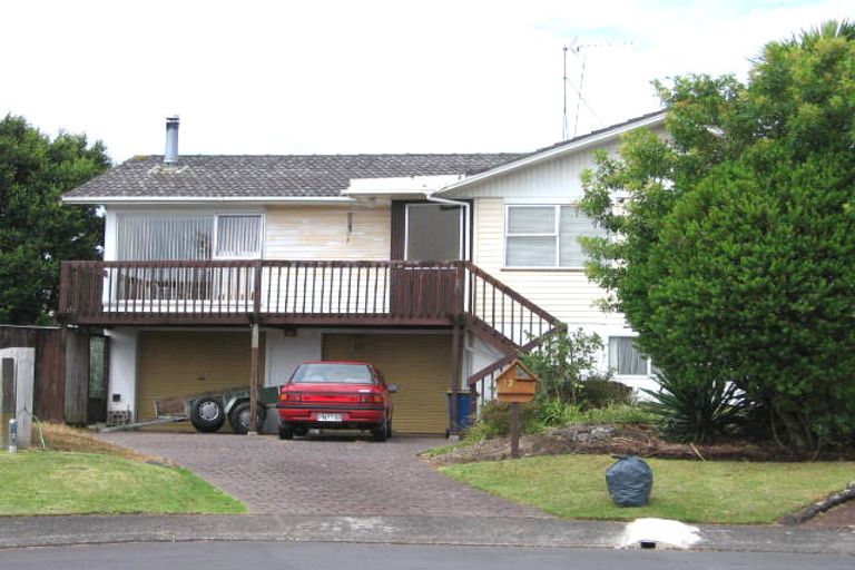 Photo of property in 32 Lydford Place, Glendene, Auckland, 0602