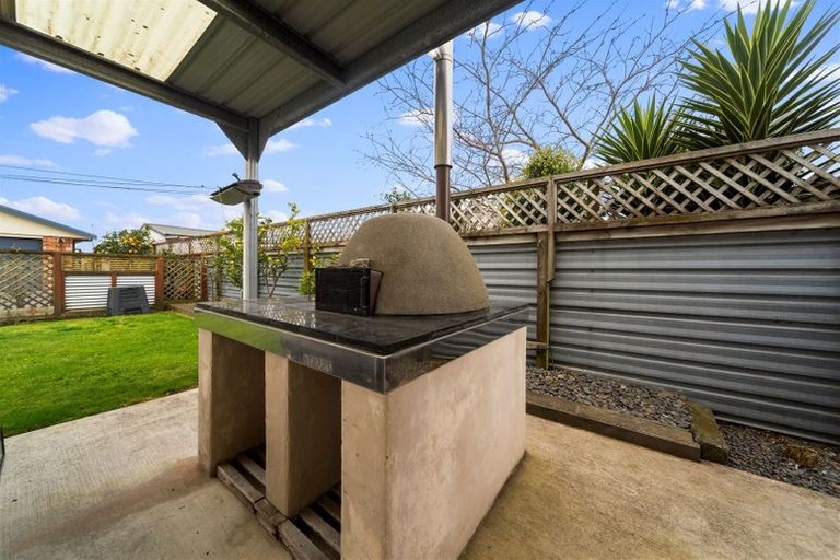 Photo of property in 16 Surrey Street, Hawera, 4610