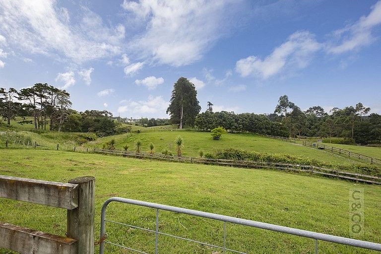 Photo of property in 17 Deacon Road, Riverhead, Kumeu, 0892