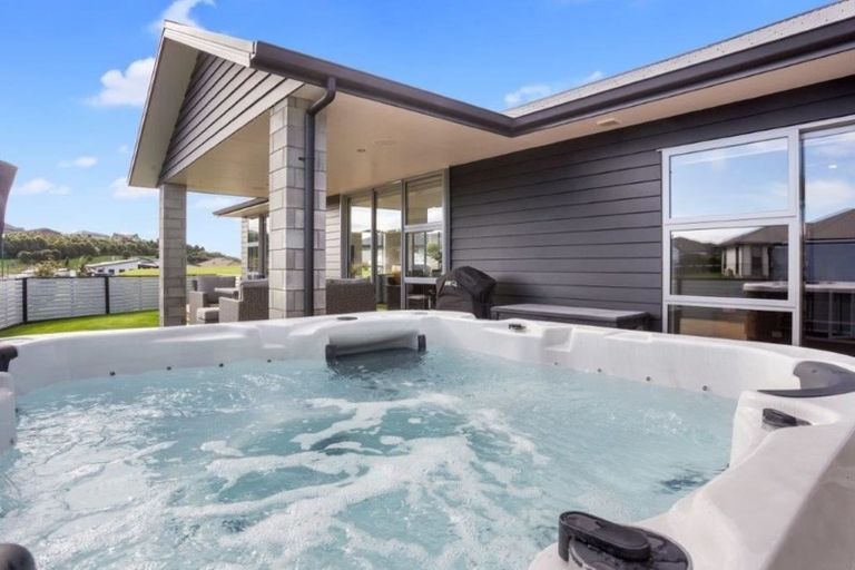 Photo of property in 21 Greystone Place, Omokoroa, 3114
