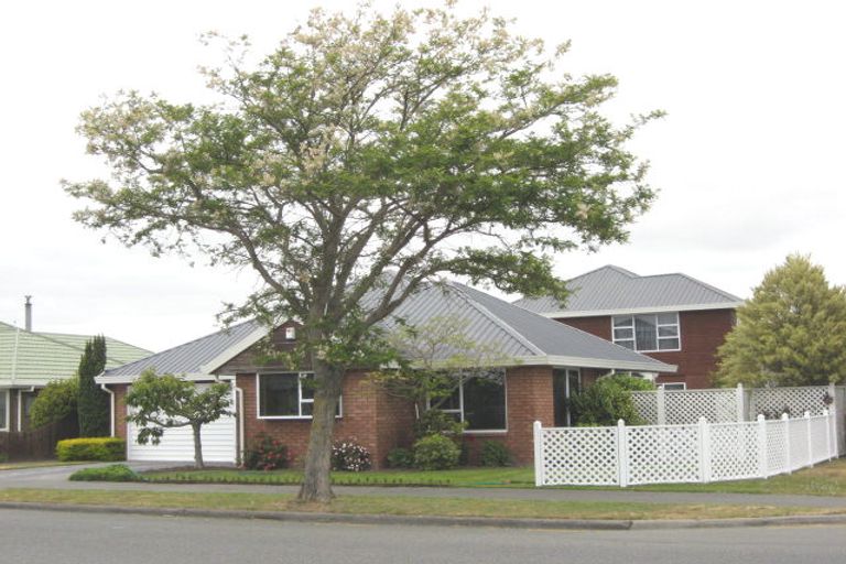 Photo of property in 53 Queenspark Drive, Parklands, Christchurch, 8083