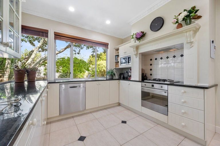 Photo of property in 33 Seymour Road, Mellons Bay, Auckland, 2014