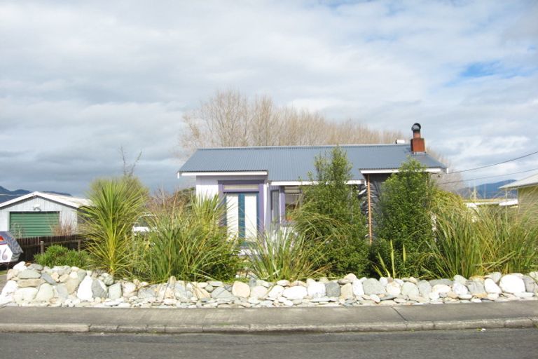Photo of property in 16 Hiawatha Lane, Takaka, 7110