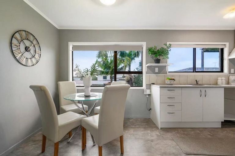 Photo of property in 1/6 Hinekohu Street, New Lynn, Auckland, 0600