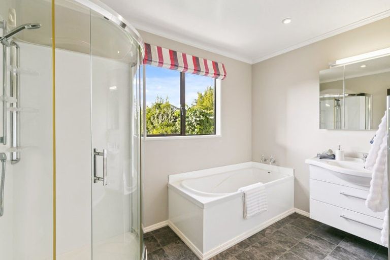 Photo of property in 10 Kate Way, Karori, Wellington, 6012