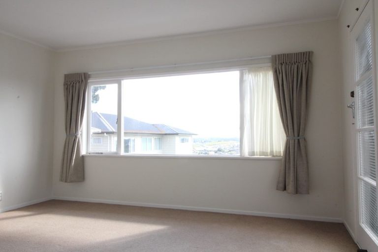 Photo of property in 519a East Coast Road, Murrays Bay, Auckland, 0630