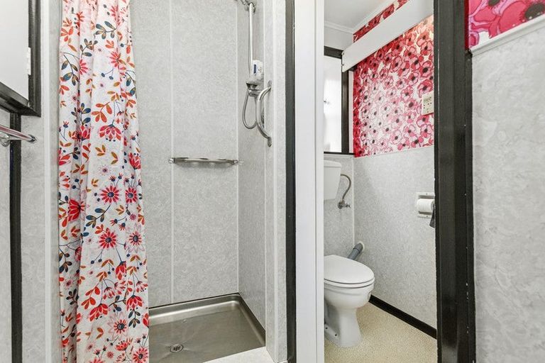 Photo of property in 64 Larsen Crescent, Tawa, Wellington, 5028