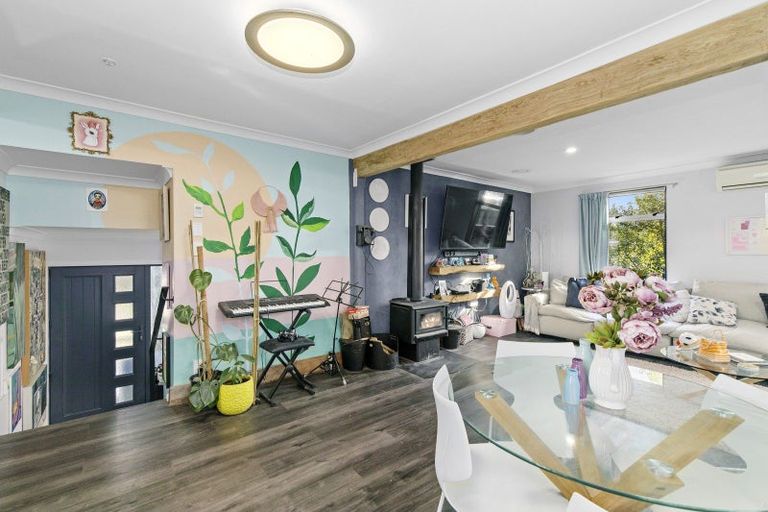 Photo of property in 27 Edelweiss Grove, Timberlea, Upper Hutt, 5018