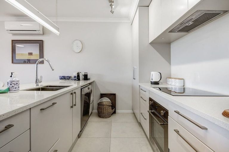 Photo of property in 10 Rewa Rewa Lane, Orewa, 0931