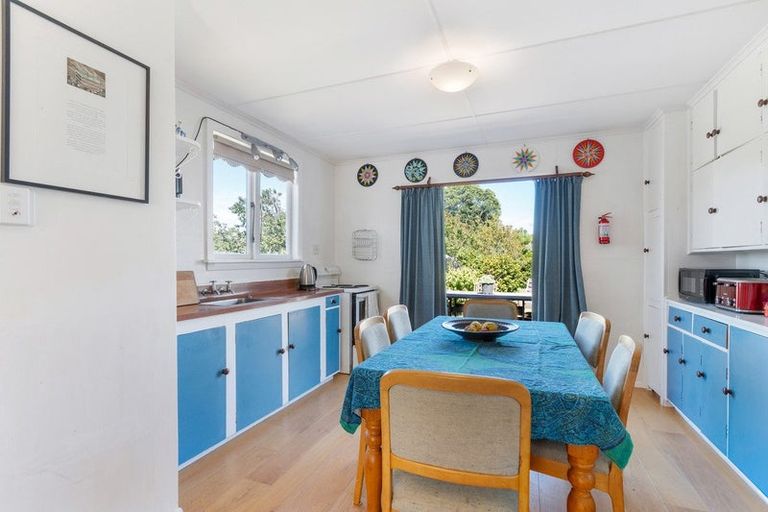 Photo of property in 10 Moreton Road, Carterton, 5713