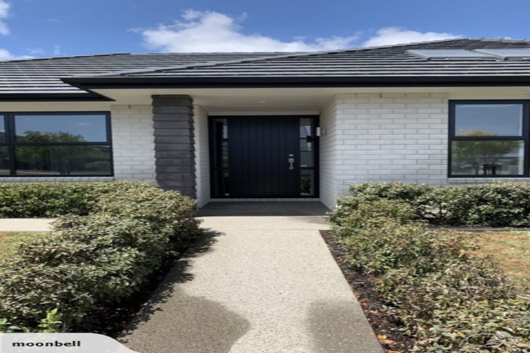 Photo of property in 3 Pakaraka Drive, Papakura, 2110