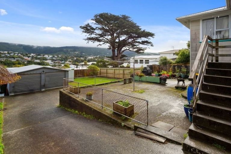 Photo of property in 38 Taylor Terrace, Tawa, Wellington, 5028