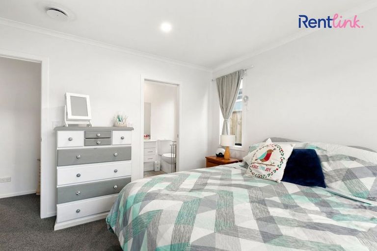 Photo of property in 28 Foley Grove, Pyes Pa, Tauranga, 3110