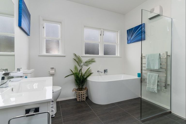 Photo of property in 2a Lansdowne Crescent, Lansdowne, Masterton, 5810