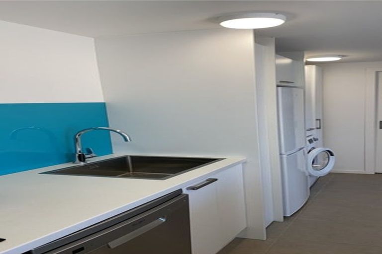 Photo of property in 1/53 Seaview Road, Glenfield, Auckland, 0629