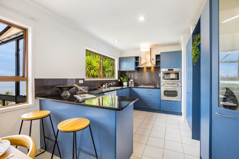 Photo of property in 27 Ferry Parade, Herald Island, Auckland, 0618