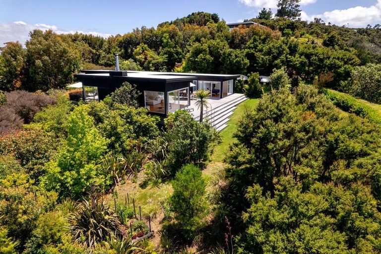Photo of property in 15 Elizabeth Point Road, Kawau Island, 0920