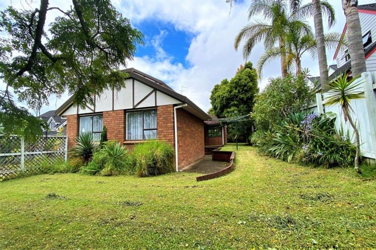 Photo of property in 16 Cherub Place, West Harbour, Auckland, 0618