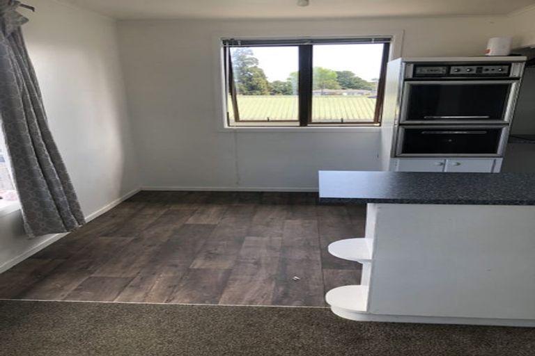 Photo of property in 20 Christmas Road, Manurewa, Auckland, 2102