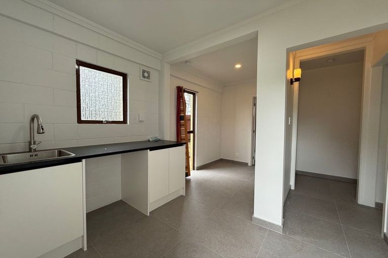 Photo of property in 1/22 Tui Glen Road, Birkenhead, Auckland, 0626