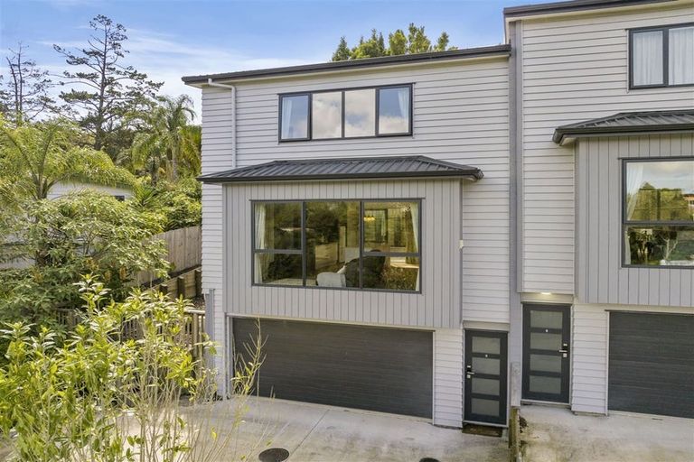 Photo of property in 1/4 Mcquoid Place, Glenfield, Auckland, 0629