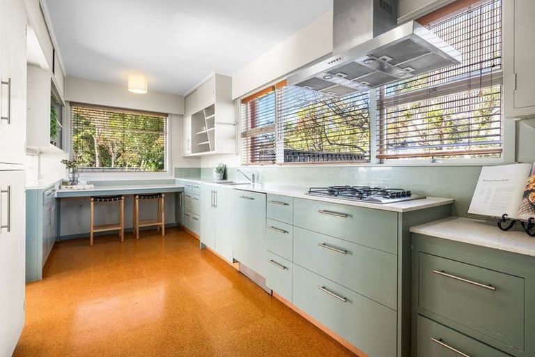 Photo of property in 304 Cannon Hill Crescent, Mount Pleasant, Christchurch, 8081