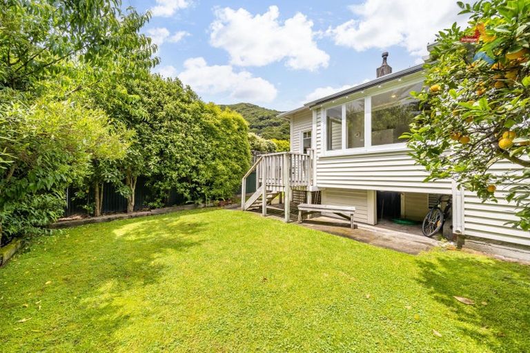 Photo of property in 2 Puriri Street, Eastbourne, Lower Hutt, 5013