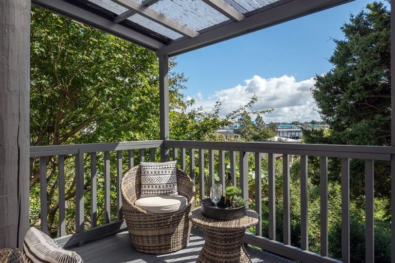 Photo of property in 2/1 Mulberry Place, Glenfield, Auckland, 0629