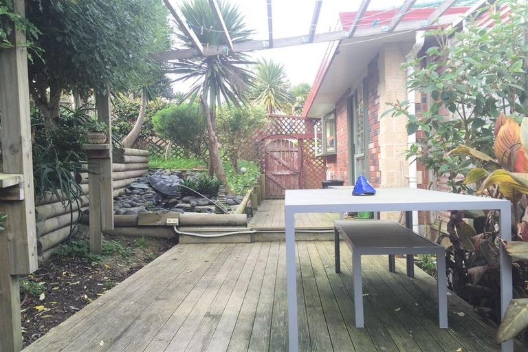 Photo of property in 4 Baltic Place, Goodwood Heights, Auckland, 2105