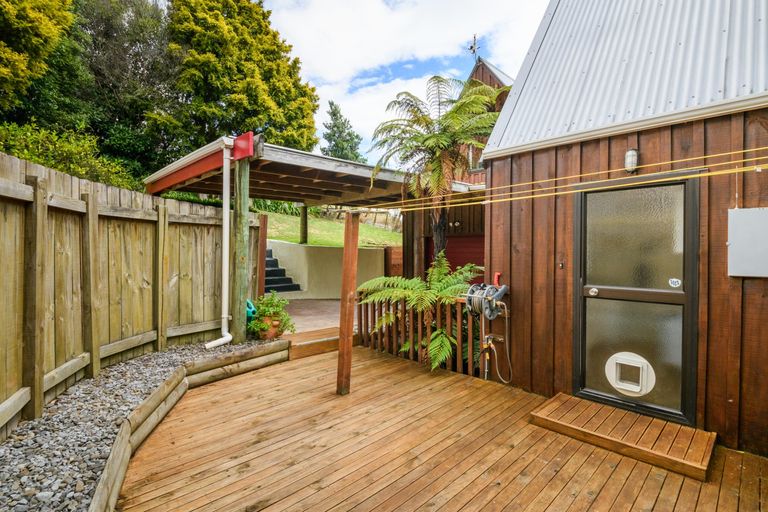 Photo of property in 43 Springdale Grove, Fitzherbert, Palmerston North, 4410