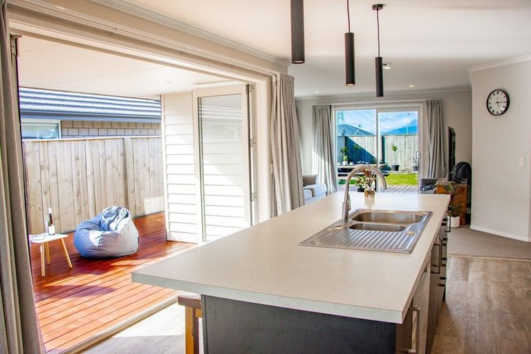 Photo of property in 4 Mediterranean Grove, Fitzherbert, Palmerston North, 4410